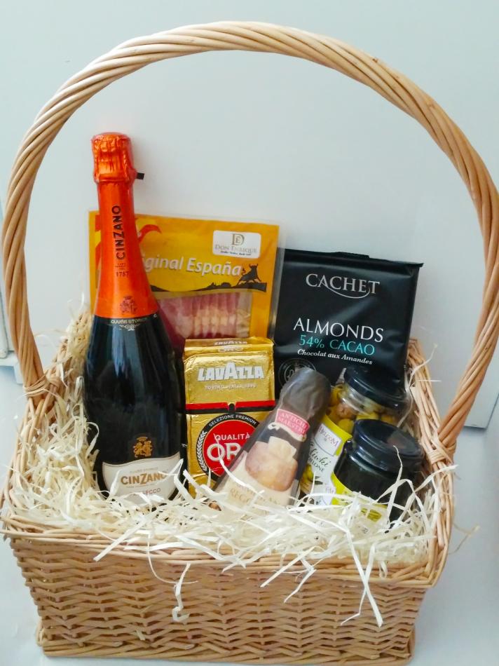 Подарочная продуктовая корзина "Изысканная встреча"